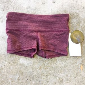 Lululemon NWT luon Boogie Shorts yoga sz 6